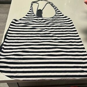 Super comfy athletic Lululemon tank top!